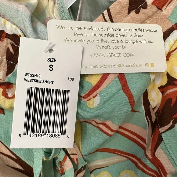 L Space floral print rayon gigh waisted short shorts. Size S/P - Picture 2 of 4